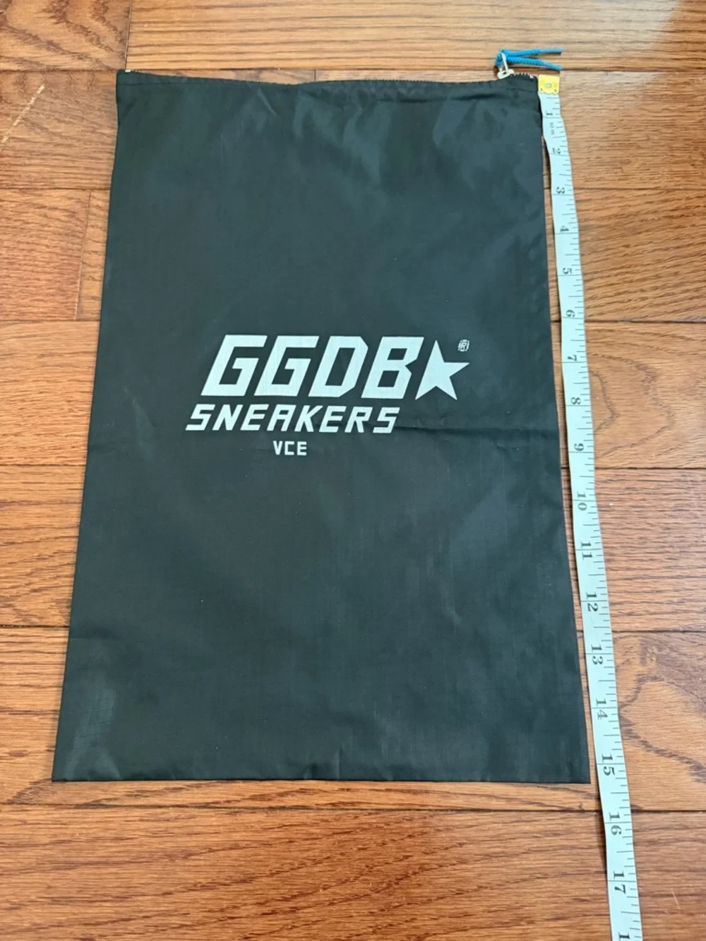 GGDB Sneakers  Dust Bag in Black - Picture 2 of 3